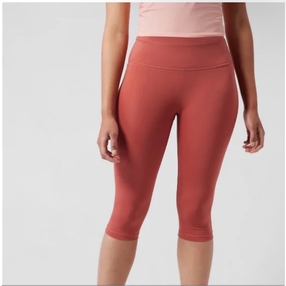 Athleta Accelerate Crop Leggings Pantalon 3/4 Muted Red Size XS